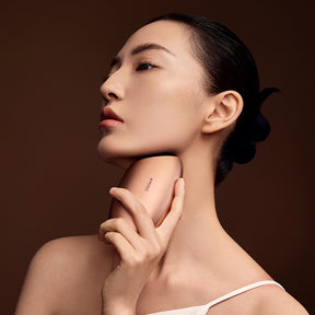 U1 UltraLift Ultrasound Facial Lifting device, its powerful jawline lifting and tightening effects for a sculpted jawline and youthful appearance.